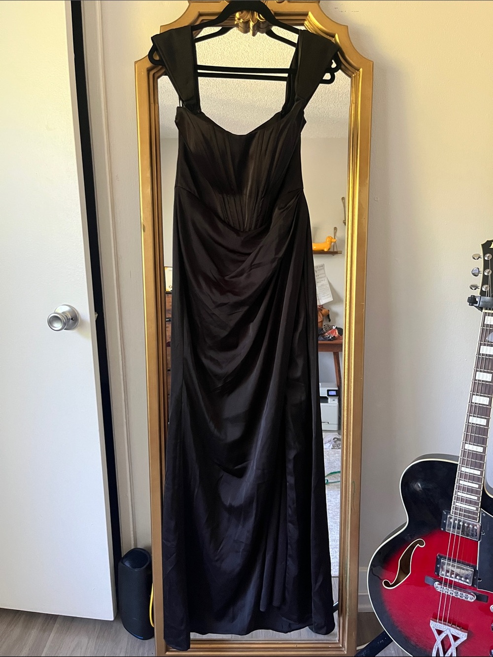 Elegant Black Maxi Dress with Wide Straps